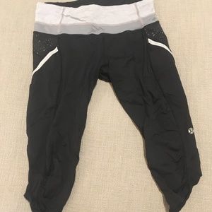 Lululemon Crops with Side Pockets SZ 4